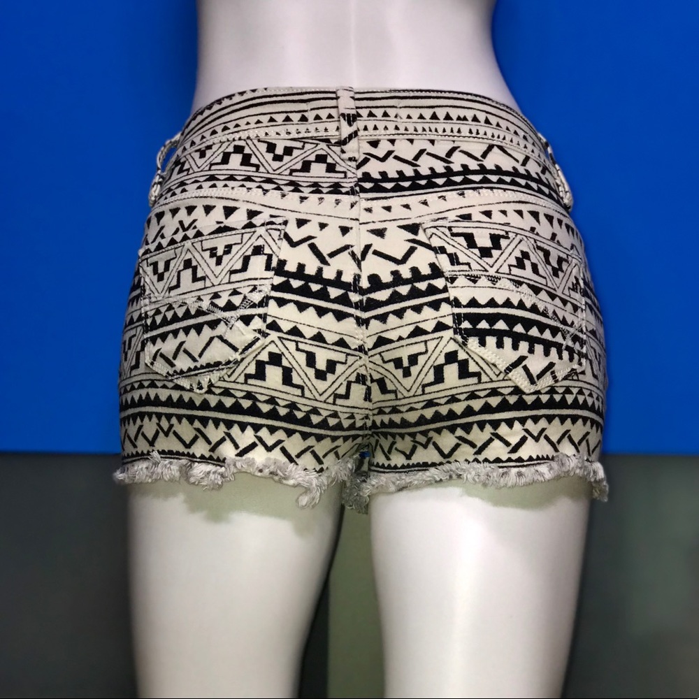BULLHEAD • Geometric Short Cutoffs / size (0/P) - Picture 4 of 6